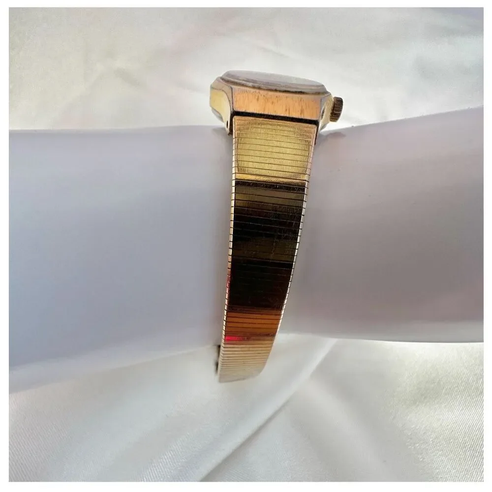 Pulsar gold tone stainless steel vintage watch